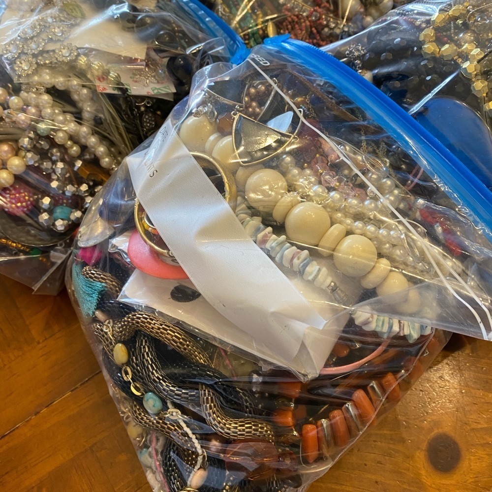 5 LB ESTATE Mystery Bulk Lot ANTIQUE VTG MODERN JEWELRY Reseller Lot - Picture 11 of 13